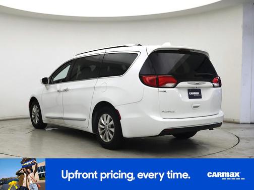 White 2019 Chrysler Pacifica Touring L