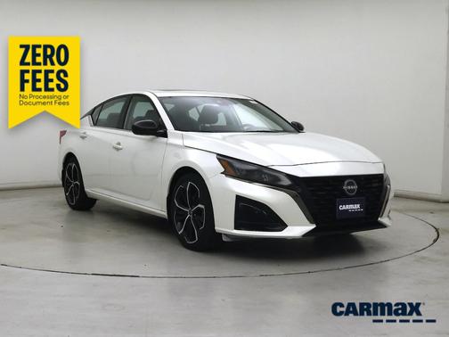 White 2023 Nissan Altima SR