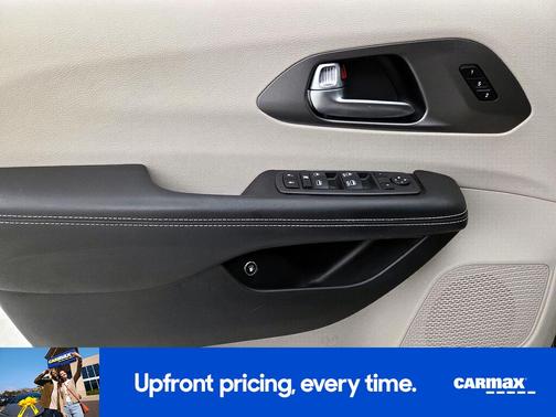 Black 2022 Chrysler Pacifica Hybrid Touring L