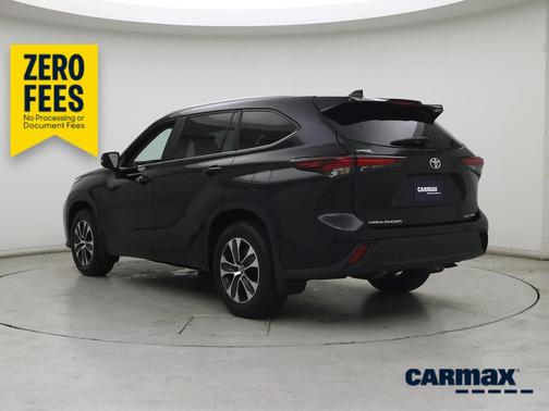 Black 2024 Toyota Highlander XLE