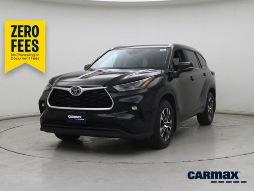 Black 2024 Toyota Highlander XLE