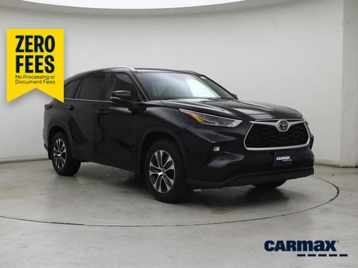 Black 2024 Toyota Highlander XLE