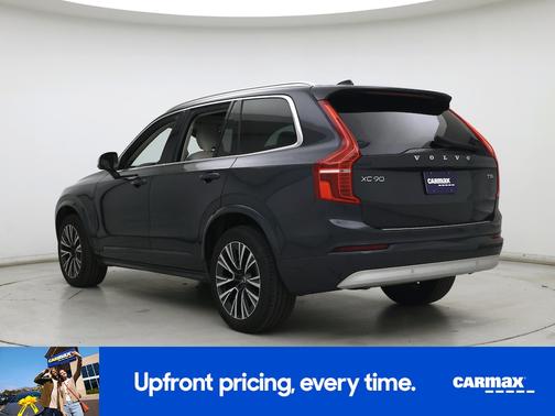 2022 Volvo XC90 T5 Momentum