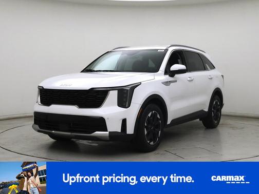 White 2024 Kia Sorento S