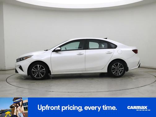White 2023 Kia Forte LXS