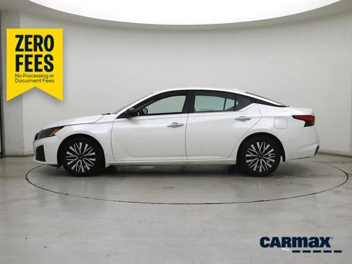 White 2024 Nissan Altima SV