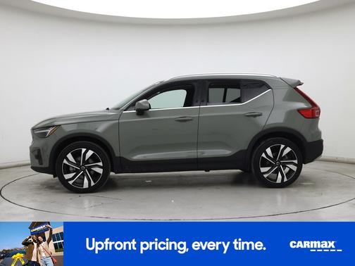 2025 Volvo XC40 B5 Plus Bright Theme
