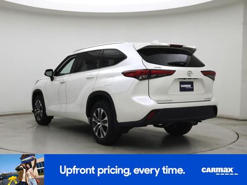 White 2021 Toyota Highlander XLE