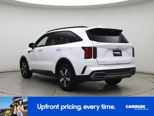 White 2023 Kia Sorento S