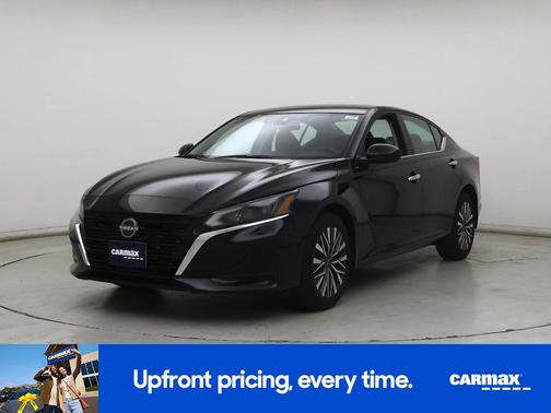 Black 2023 Nissan Altima SV