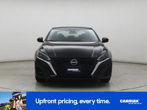 Black 2023 Nissan Altima SV
