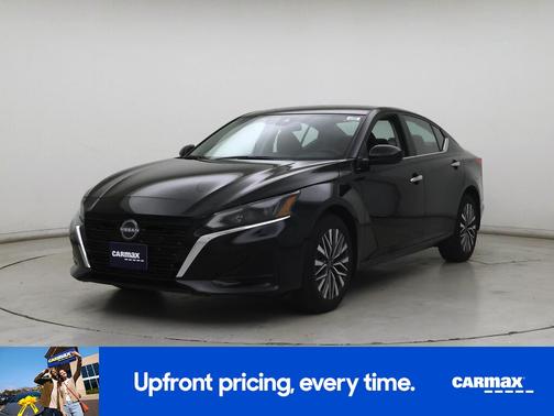 Black 2023 Nissan Altima SV
