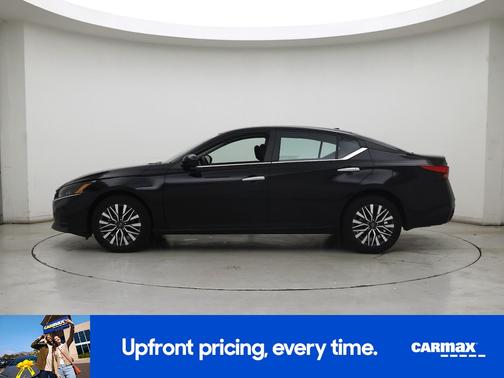 Black 2023 Nissan Altima SV