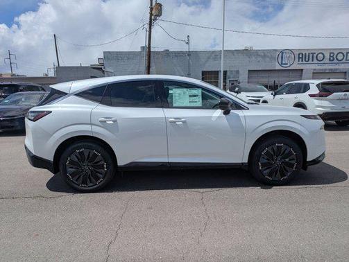 Everest White Pearl Tricoat 2026 Nissan Murano Platinum