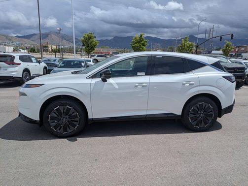 Everest White Pearl Tricoat 2026 Nissan Murano Platinum