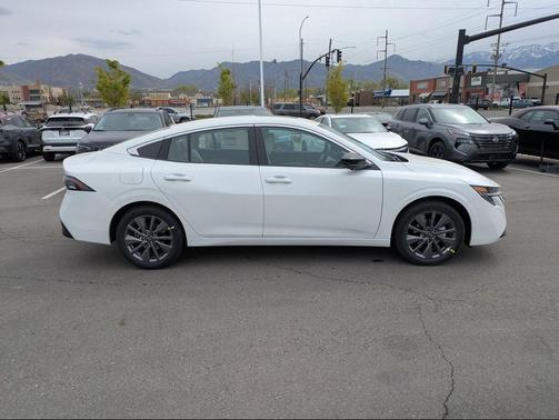 Aspen White Tricoat 2026 Nissan Sentra SL
