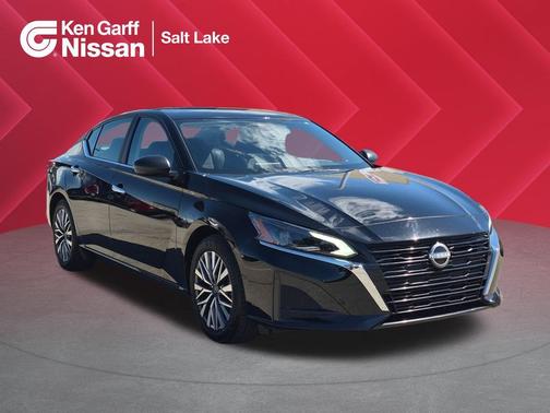 Super Black 2025 Nissan Altima SV FWD