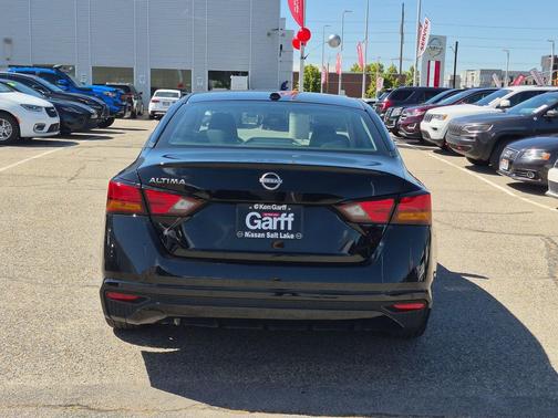 Super Black 2025 Nissan Altima SV FWD