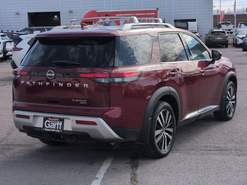 2023 Nissan Pathfinder Platinum