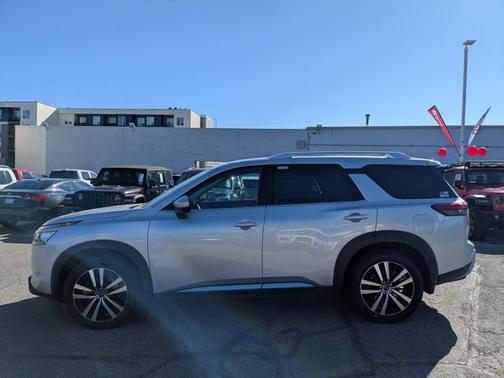 2023 Nissan Pathfinder Platinum