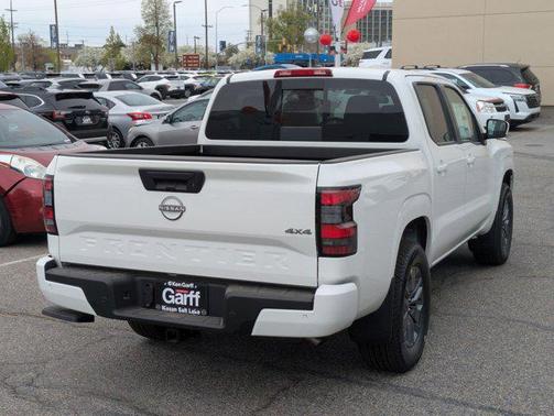 Glacier White 2026 Nissan Frontier SV