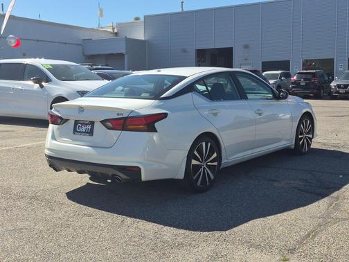 Pearl White Tricoat 2019 Nissan Altima 2.5 SR