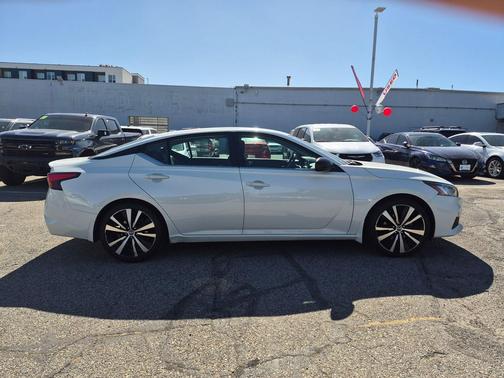 Pearl White Tricoat 2019 Nissan Altima 2.5 SR