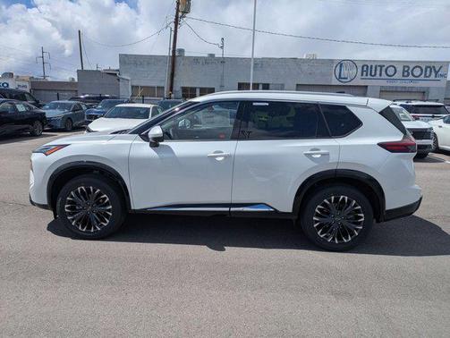 Everest White Pearl Tricoat 2026 Nissan Rogue Platinum