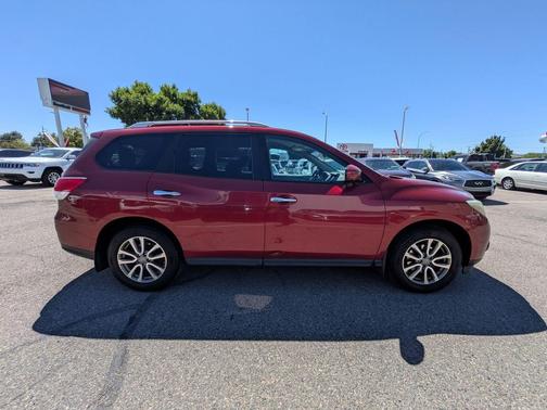 Cayenne Red Metallic 2016 Nissan Pathfinder SV