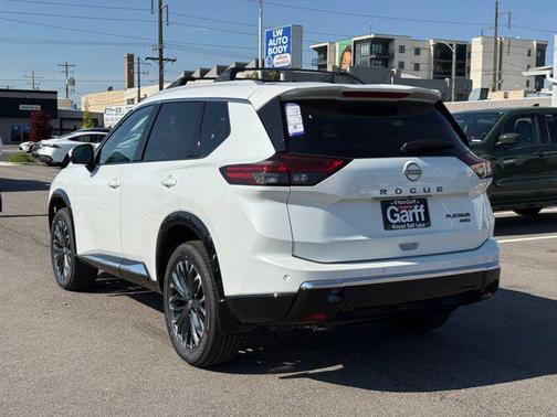 Everest White Pearl Tricoat 2026 Nissan Rogue Platinum