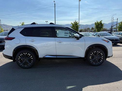 Everest White Pearl Tricoat 2026 Nissan Rogue Platinum