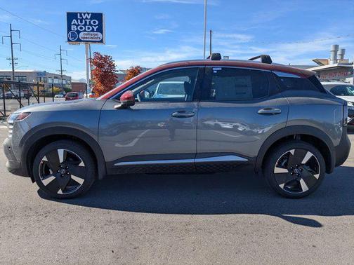 Gun Metallic/Scarlet Ember Tintcoat 2026 Nissan Kicks SR
