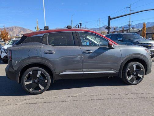 Gun Metallic/Scarlet Ember Tintcoat 2026 Nissan Kicks SR