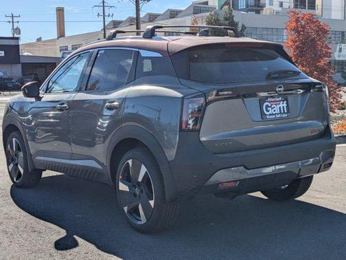 Gun Metallic/Scarlet Ember Tintcoat 2026 Nissan Kicks SR