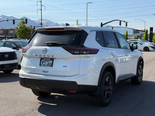 Everest White Pearl Tricoat 2026 Nissan Rogue SV