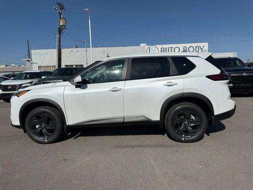 Everest White Pearl Tricoat 2026 Nissan Rogue SV