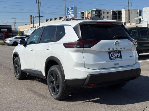 Everest White Pearl Tricoat 2026 Nissan Rogue SV