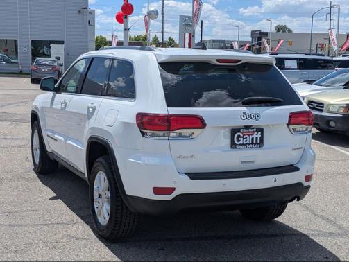 Bright White Clearcoat 2021 Jeep Grand Cherokee Laredo