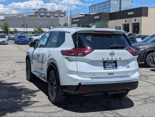 Everest White Pearl 2024 Nissan Rogue Platinum