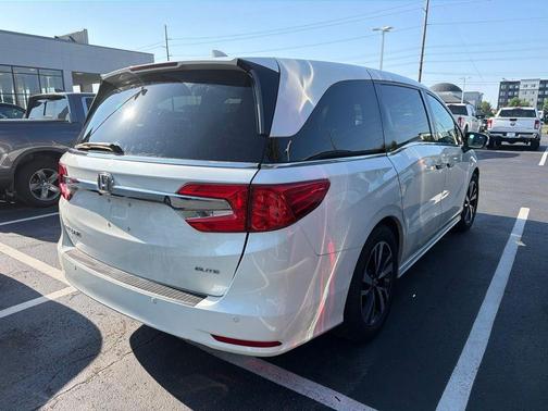Diamond White Pearl 2018 Honda Odyssey Elite