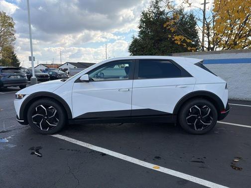 2024 Hyundai IONIQ 5 SEL