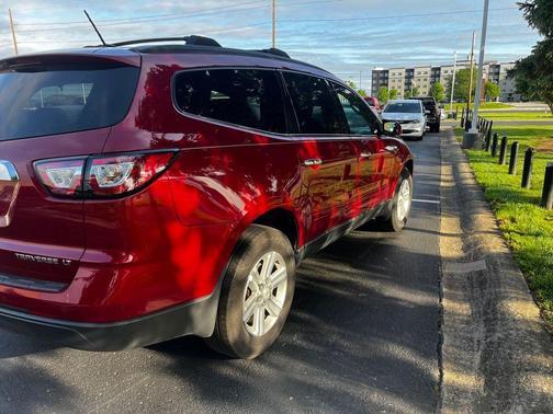 Crystal Red 2014 Chevrolet Traverse 2LT
