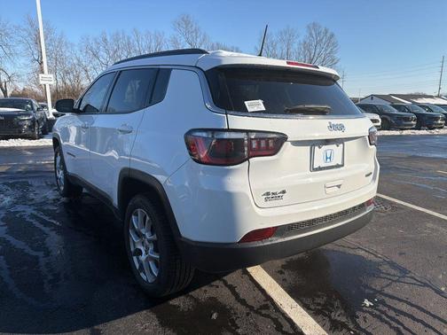 2022 Jeep Compass Latitude Lux
