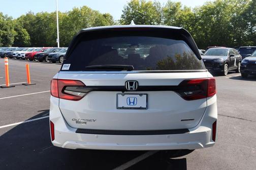 Platinum White Pearl 2026 Honda Odyssey Touring
