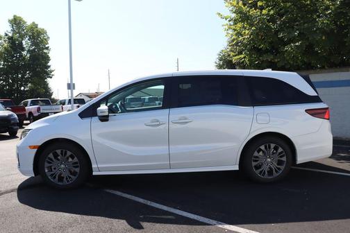 Platinum White Pearl 2026 Honda Odyssey Touring