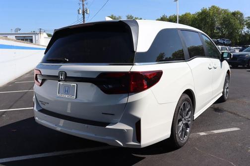Platinum White Pearl 2026 Honda Odyssey Touring