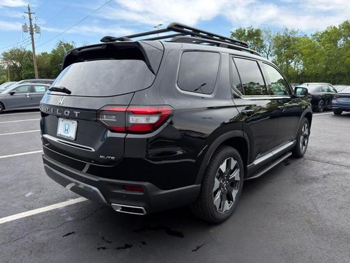 Crystal Black Pearl 2026 Honda Pilot Elite