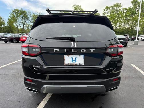 Crystal Black Pearl 2026 Honda Pilot Elite