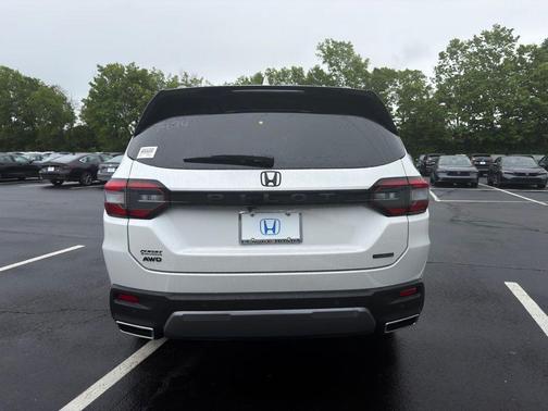 White Diamond Pearl 2026 Honda Pilot Touring