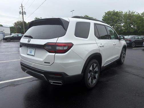 White Diamond Pearl 2026 Honda Pilot Touring